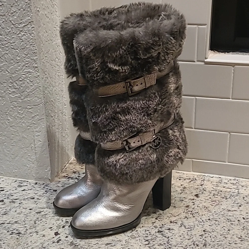 WOMENS MICHAEL KORS GUNMETAL SILVER CARLIE FUR BOOTS SIZE 8.5 - Picture 3 of 9